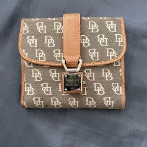 Dooney & Bourke small wallet
